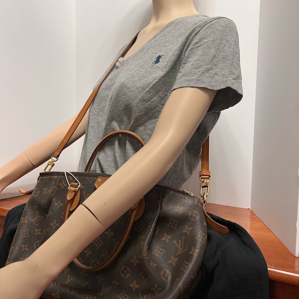 Louis Vuitton Turenne MM - Picture 10 of 16
